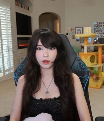 Emiru  page leaked private photo uncensored HD quality