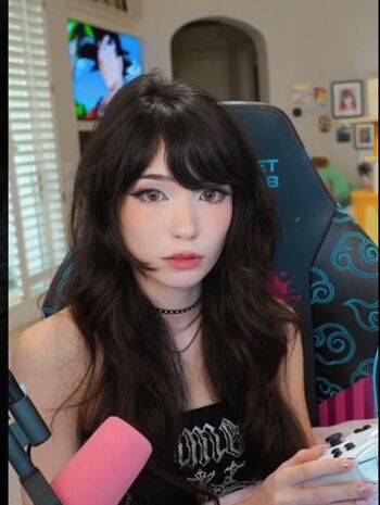 Emiru  page leaked private photo uncensored HD quality