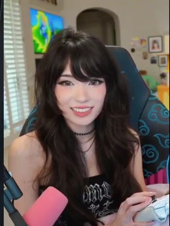Emiru  page leaked private photo uncensored HD quality