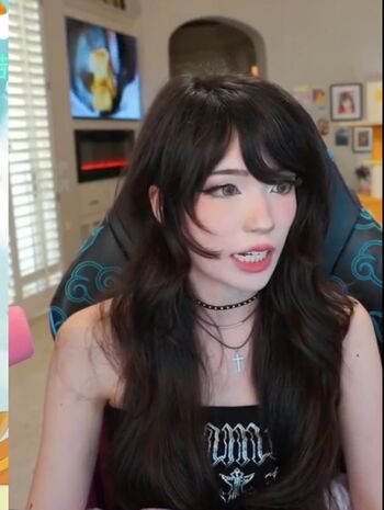 Emiru  page leaked private photo uncensored HD quality