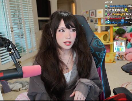 Emiru  page leaked private photo uncensored HD quality