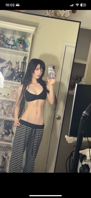 Emiru  page leaked private photo uncensored HD quality