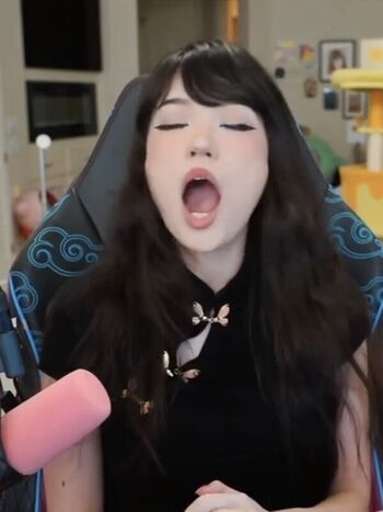 Emiru  page leaked private photo uncensored HD quality