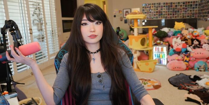Emiru  page leaked private photo uncensored HD quality