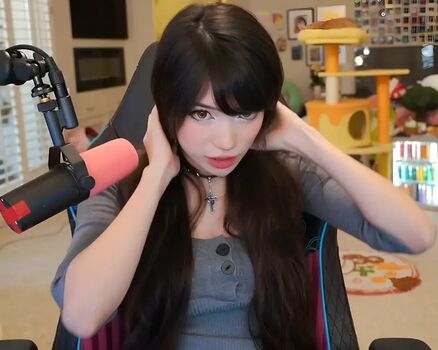 Emiru  page leaked private photo uncensored HD quality