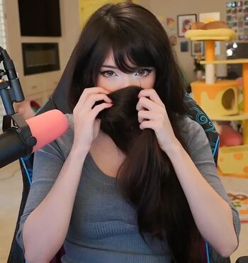 Emiru  page leaked private photo uncensored HD quality
