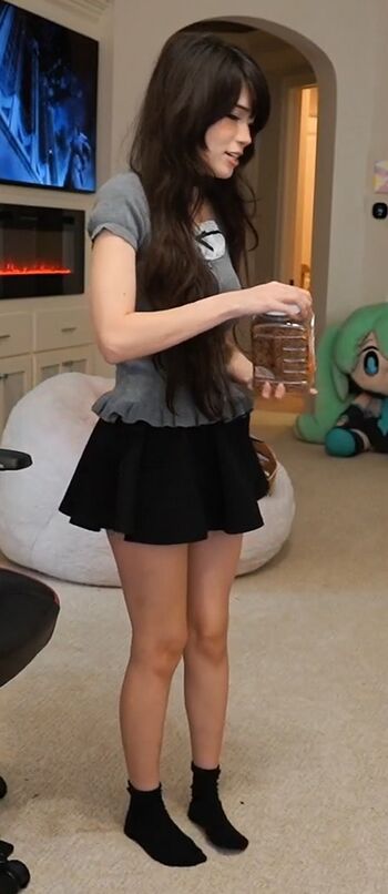 Emiru  page leaked private photo uncensored HD quality