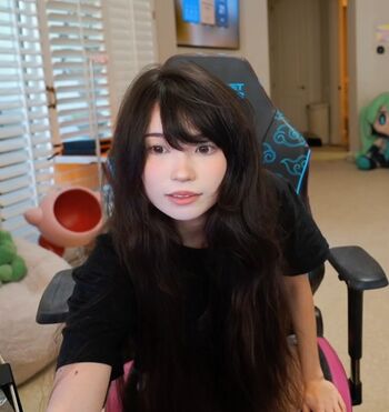 Emiru  page leaked private photo uncensored HD quality