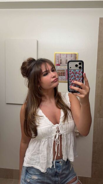 Ester dobrik leaked private photo uncensored HD quality