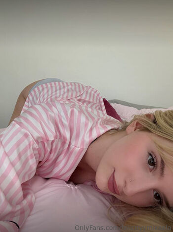 Felicityhughes  page leaked private photo uncensored HD quality