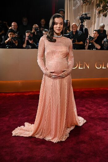 Hailee steinfeld  page leaked private photo uncensored HD quality