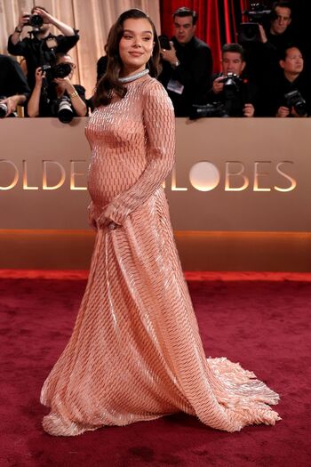 Hailee steinfeld  page leaked private photo uncensored HD quality