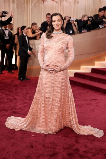 Hailee steinfeld  page leaked private photo uncensored HD quality