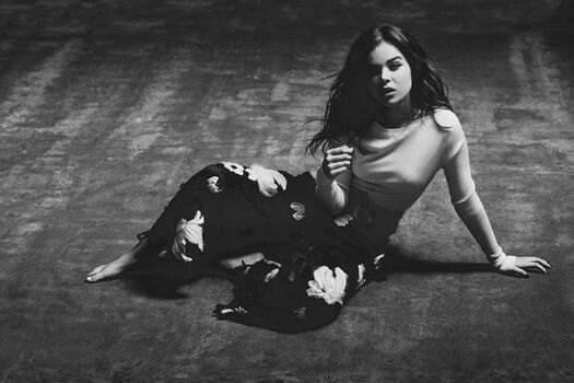 Hailee steinfeld  page leaked private photo uncensored HD quality