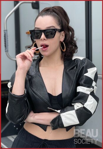 Hailee steinfeld  page leaked private photo uncensored HD quality