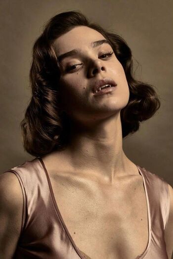 Hailee steinfeld  page leaked private photo uncensored HD quality