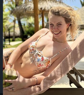 Haileeandkendra leaked private photo uncensored HD quality