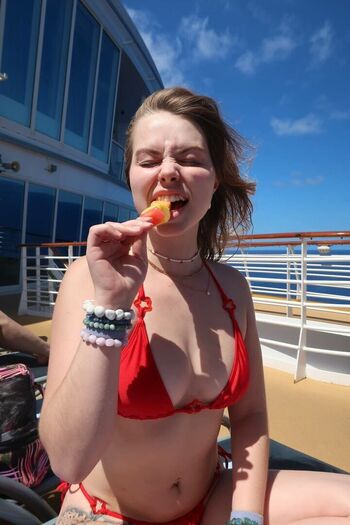 Haileeandkendra leaked private photo uncensored HD quality