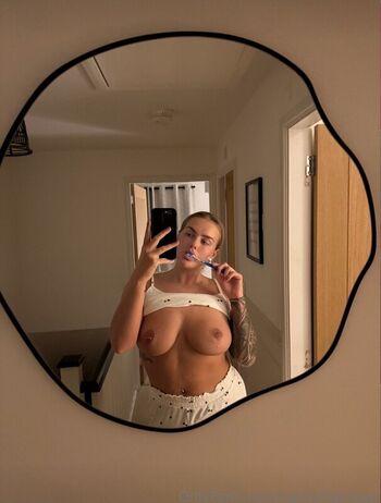 Harrietbarness leaked private photo uncensored HD quality