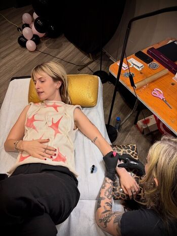 Hayley williams  page leaked private photo uncensored HD quality