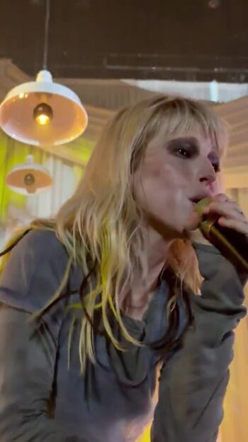 Hayley williams page leaked private photo uncensored HD quality