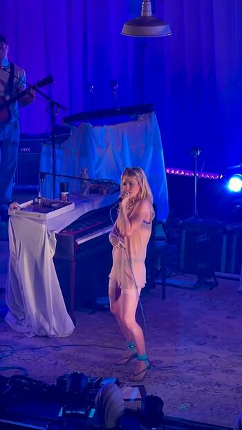 Hayley williams page leaked private photo uncensored HD quality