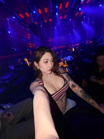 Hitomi songyuxin page leaked private photo uncensored HD quality