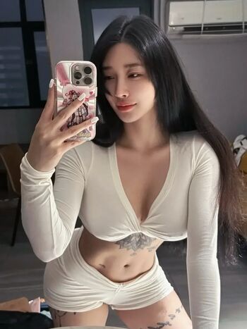 Hitomi songyuxin page leaked private photo uncensored HD quality