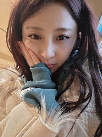 Huh yunjin  page leaked private photo uncensored HD quality