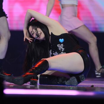 Huh yunjin  page leaked private photo uncensored HD quality