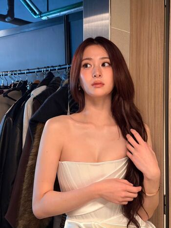 Huh yunjin  page leaked private photo uncensored HD quality