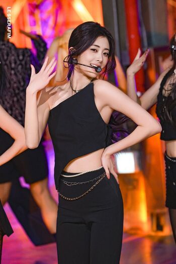 Huh yunjin  page leaked private photo uncensored HD quality