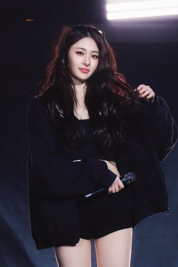 Huh yunjin  page leaked private photo uncensored HD quality