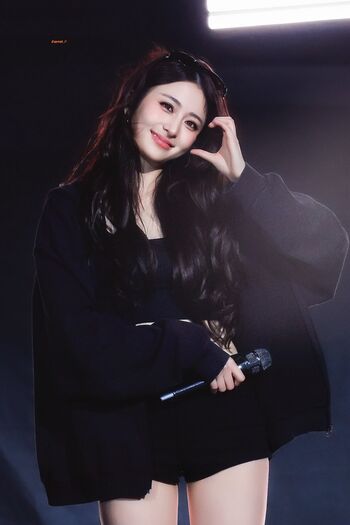 Huh yunjin  page leaked private photo uncensored HD quality