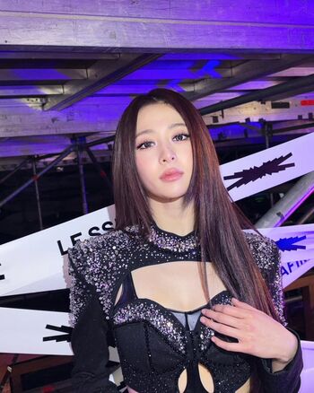 Huh yunjin  page leaked private photo uncensored HD quality