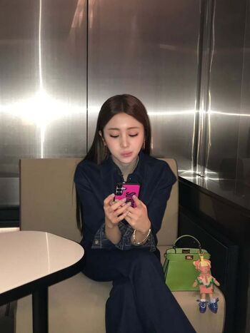 Huh yunjin  page leaked private photo uncensored HD quality