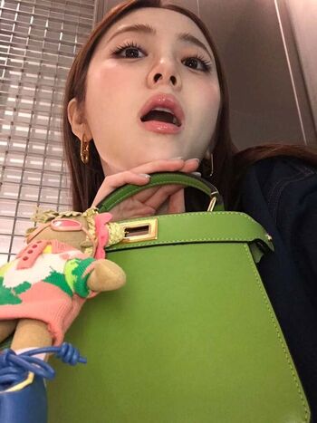 Huh yunjin  page leaked private photo uncensored HD quality