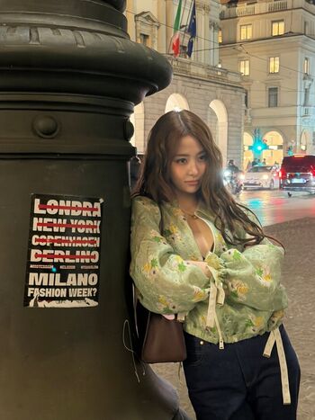 Huh yunjin  page leaked private photo uncensored HD quality