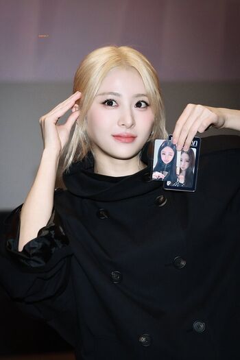 Huh yunjin leaked private photo uncensored HD quality