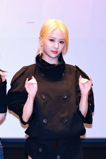 Huh yunjin leaked private photo uncensored HD quality