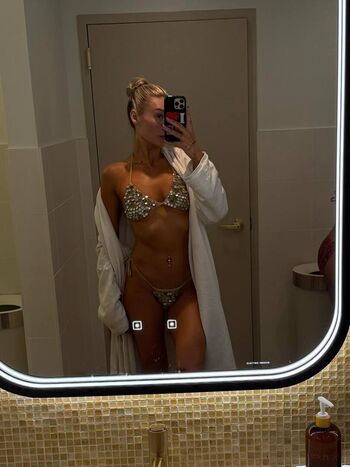 Izzi dame page leaked private photo uncensored HD quality
