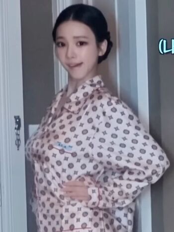 Katarinabluu  page leaked private photo uncensored HD quality