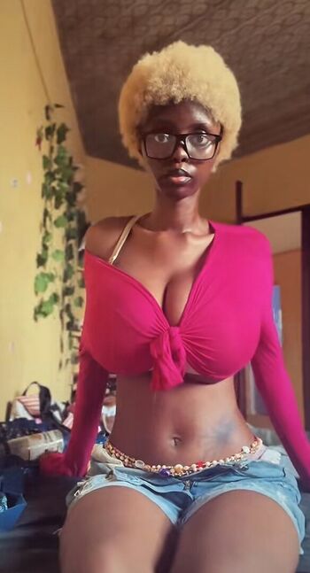 Kikiolaola leaked private photo uncensored HD quality