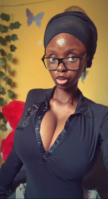 Kikiolaola leaked private photo uncensored HD quality