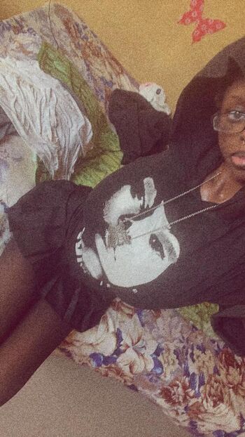 Kikiolaola leaked private photo uncensored HD quality