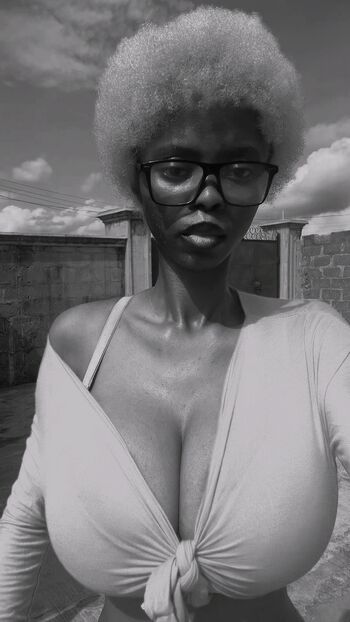 Kikiolaola leaked private photo uncensored HD quality