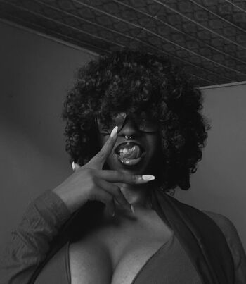 Kikiolaola leaked private photo uncensored HD quality