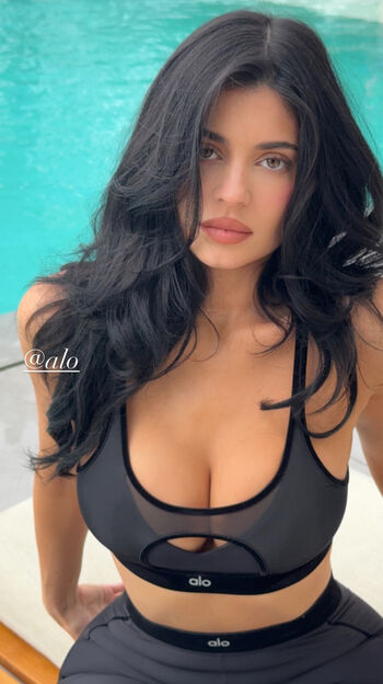 Kylie jenner  page leaked private photo uncensored HD quality