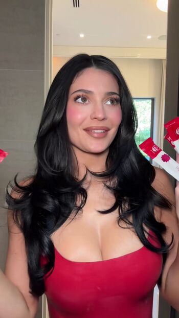 Kylie jenner  page leaked private photo uncensored HD quality