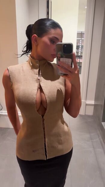 Kylie jenner  page leaked private photo uncensored HD quality